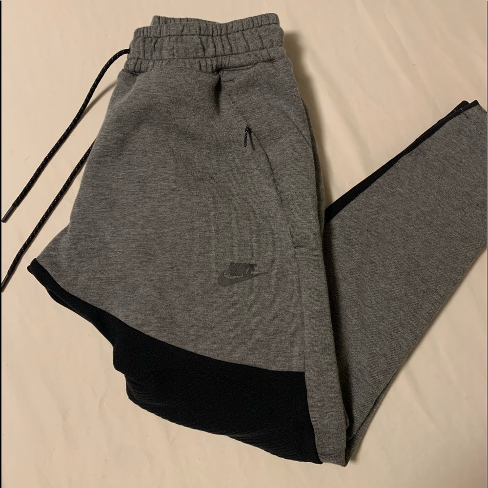SOLD Nike Tech Fleece Jogger Pant
